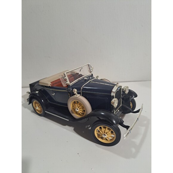 Motor City Classic 1:18 Die Cast 1931 Ford Model A Convertible Classic Car - Picture 4 of 12